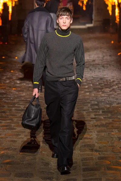 Look 13